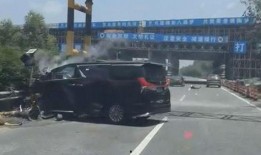 咸宁大爆料车祸新闻视频,视频曝光事故瞬间惨烈瞬间